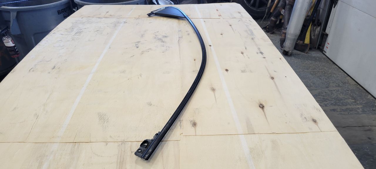 2019 SILVRDO15 LH FRONT UPPER REVEAL MOLDING TRIM 30503 - image 3