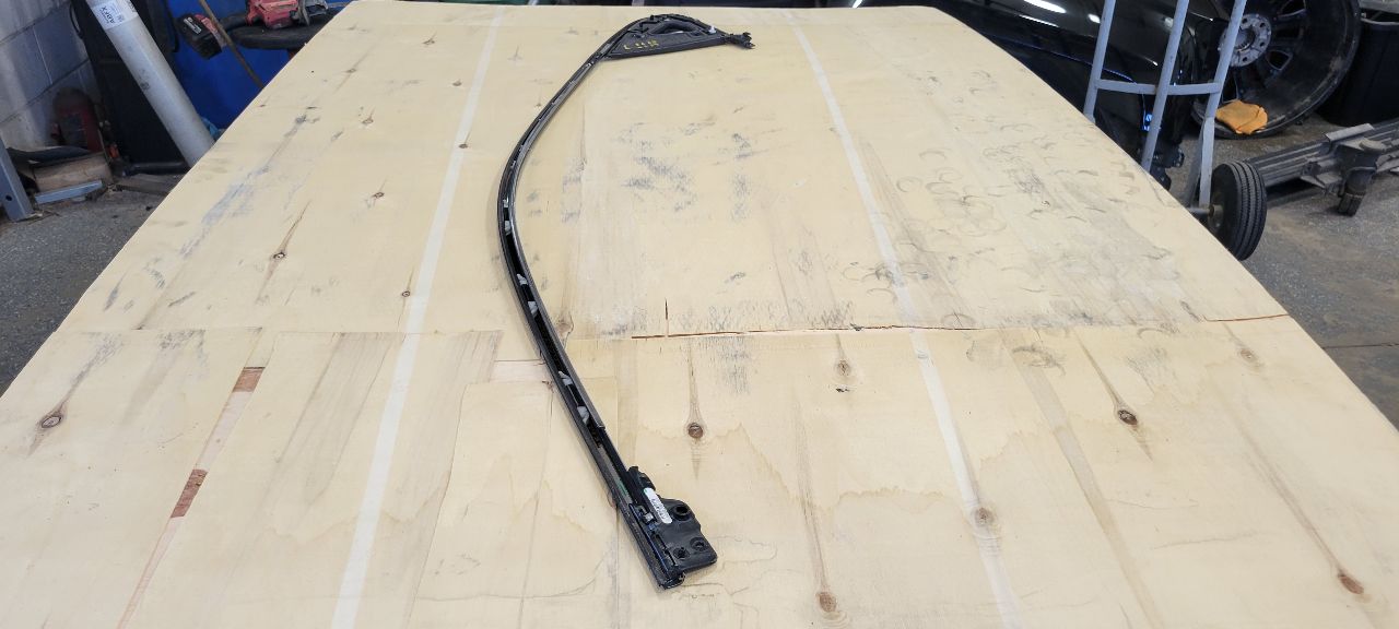 2019 SILVRDO15 LH FRONT UPPER REVEAL MOLDING TRIM 30503 - image 15