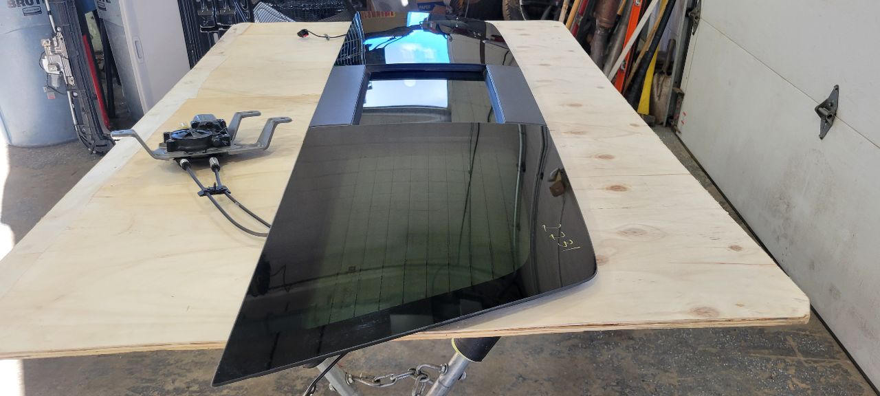2018 SILVRDO15 OEM BACK GLASS POWER SLIDING 30535 - image 3