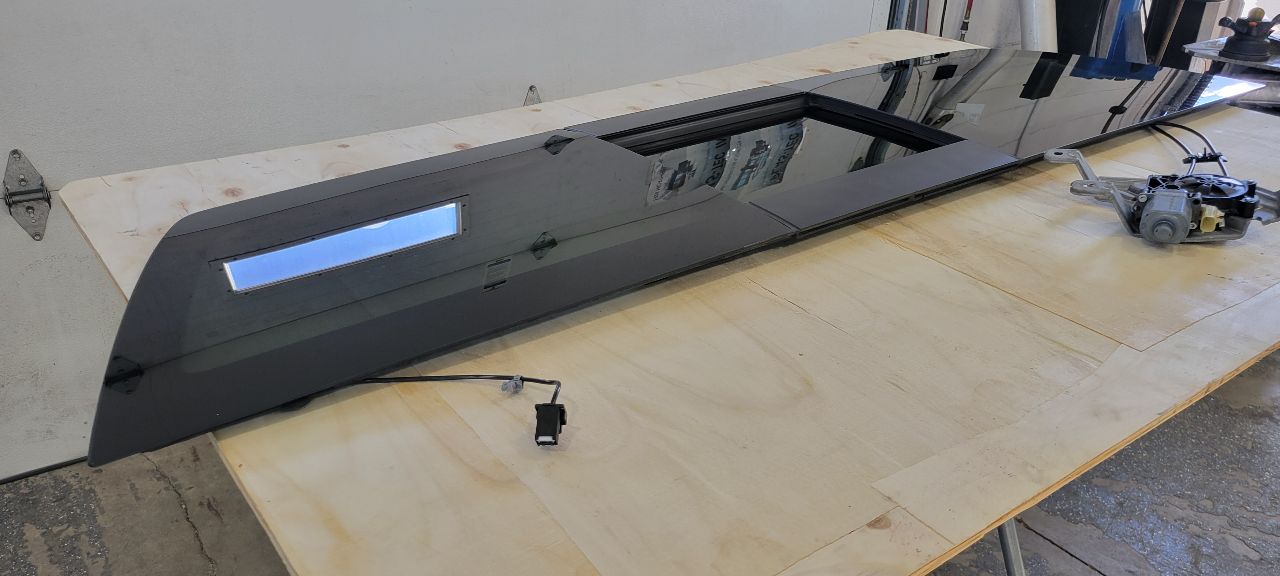 2018 SILVRDO15 OEM BACK GLASS POWER SLIDING 30535 - image 8