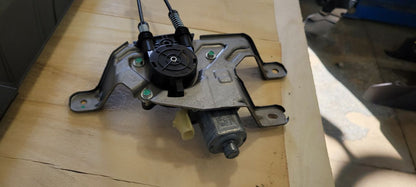 2018 SILVRDO15 OEM BACK GLASS POWER SLIDING 30535 - image 15