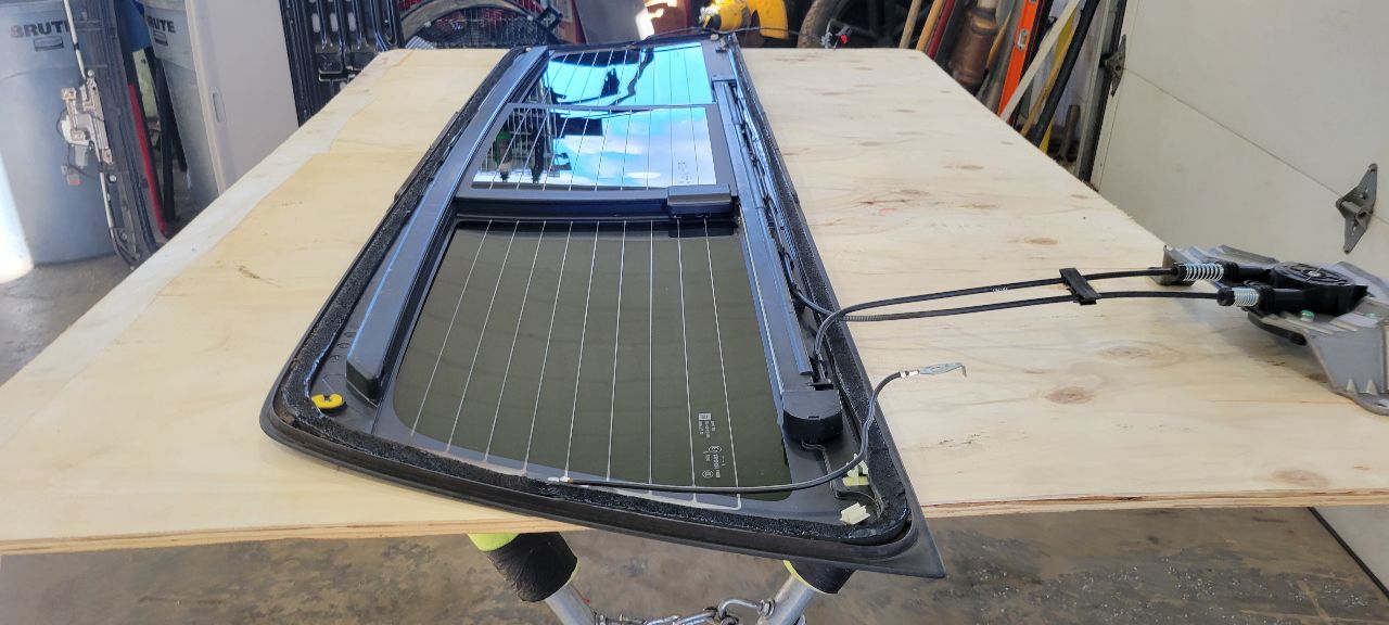 2018 SILVERADO OEM BACK GLASS POWER SLIDING 30535 - image 2