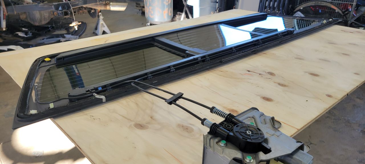2018 SILVERADO OEM BACK GLASS POWER SLIDING 30535 - image 3