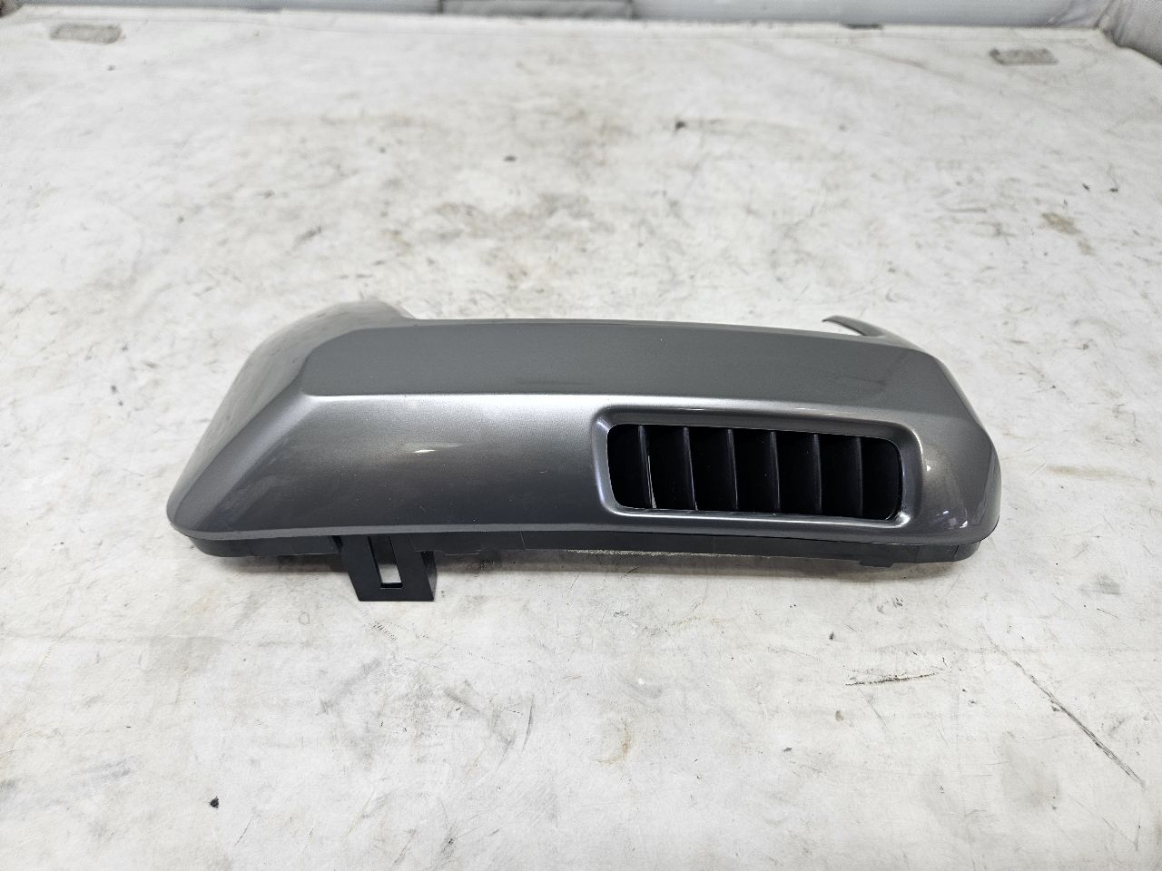 2018 SILVRDO15 RH DASH DEFROST VENT TRIM 23136579 30576 - image 5