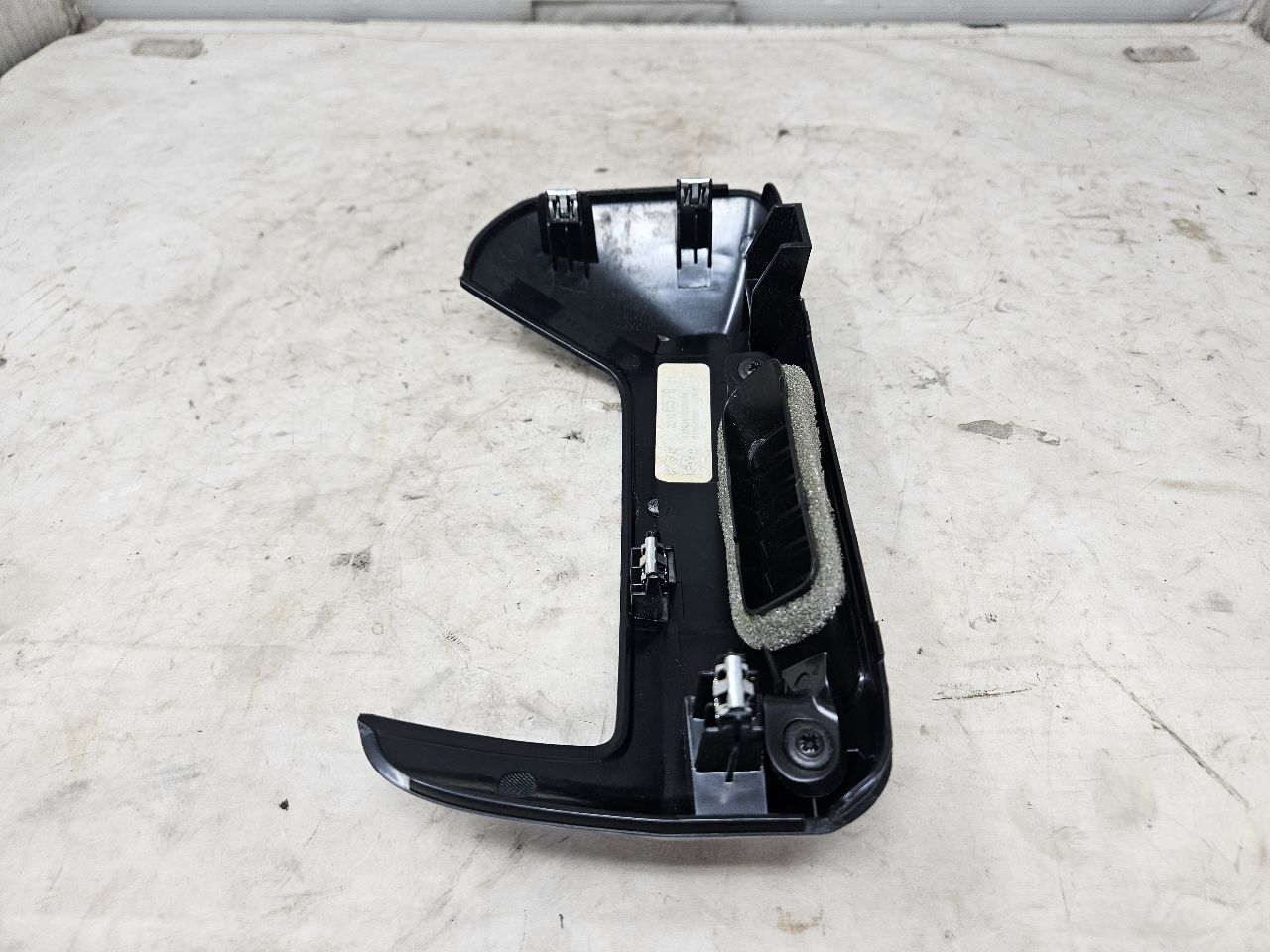 2018 SILVRDO15 RH DASH DEFROST VENT TRIM 23136579 30576 - image 7