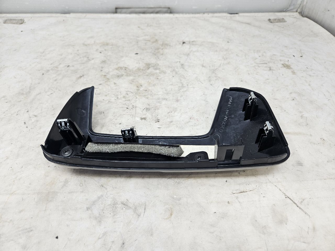 2018 SILVRDO15 RH DASH DEFROST VENT TRIM 23136579 30576 - image 8