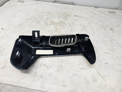 2018 SILVRDO15 RH DASH DEFROST VENT TRIM 23136579 30576 - image 10