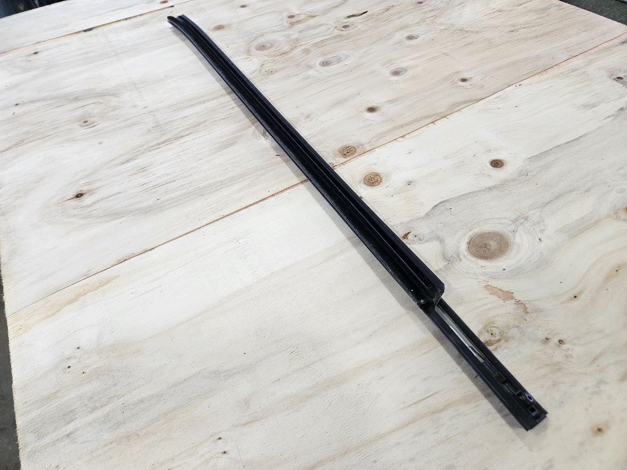 2023 SIERRA150 LH LOWER BELT REVEAL MOLDING BLACK 30616 - image 7