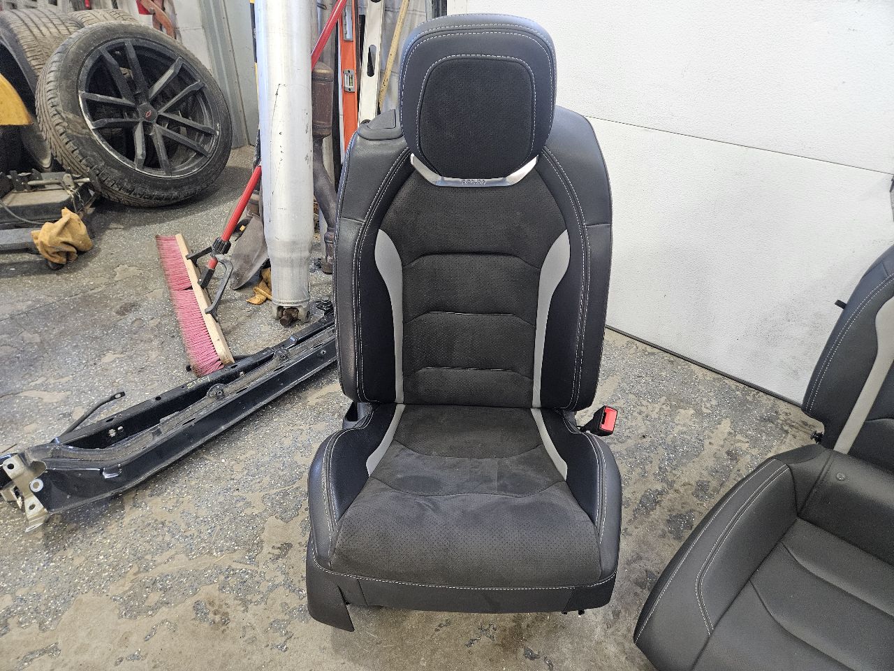 2019 CAMARO FRONT & REAR RECARO SEATS HEATED 30640 - image 6