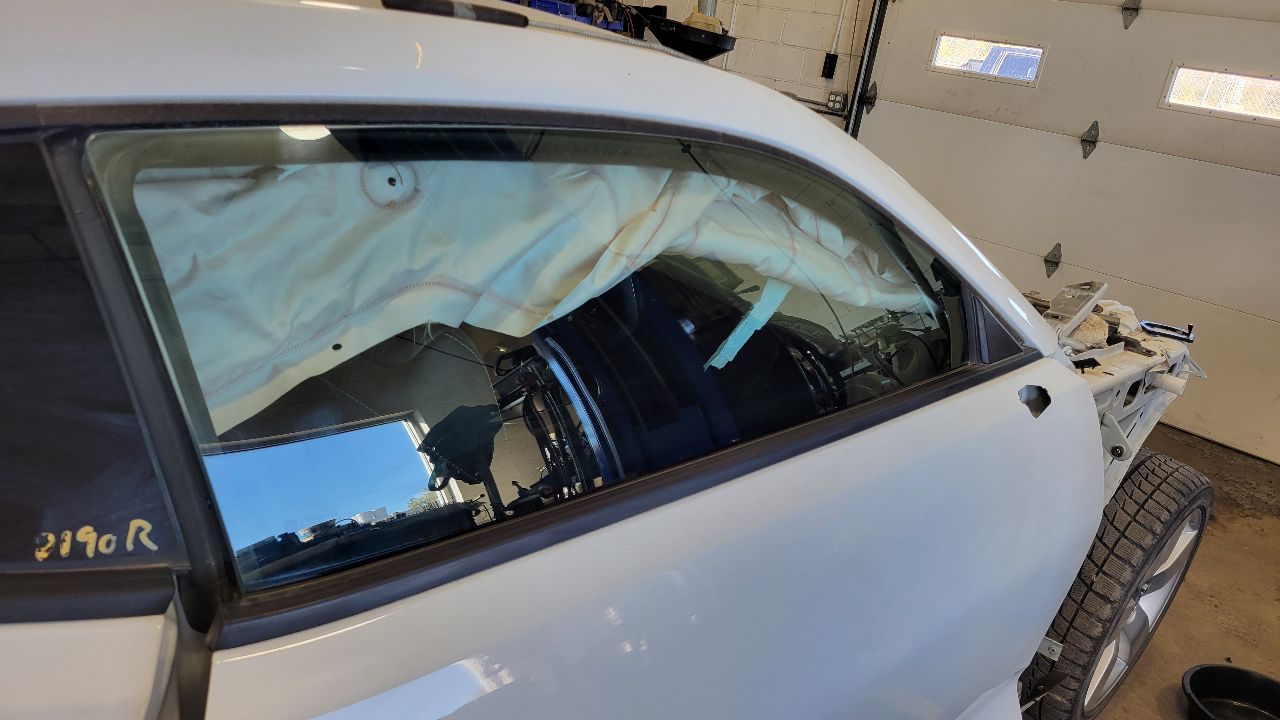 2019 CAMARO RH FRONT DOOR SUMMIT WHITE 000 GAZ 30642 - image 1