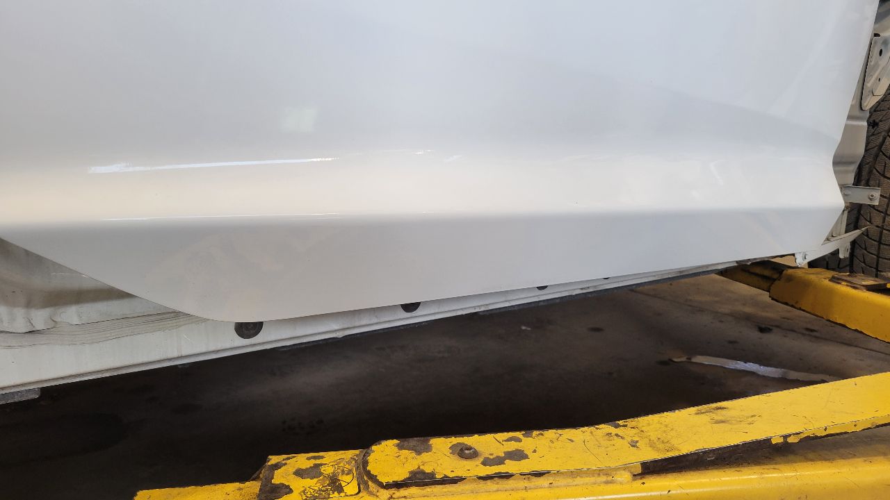 2019 CAMARO RH FRONT DOOR SUMMIT WHITE 000 GAZ 30642 - image 2