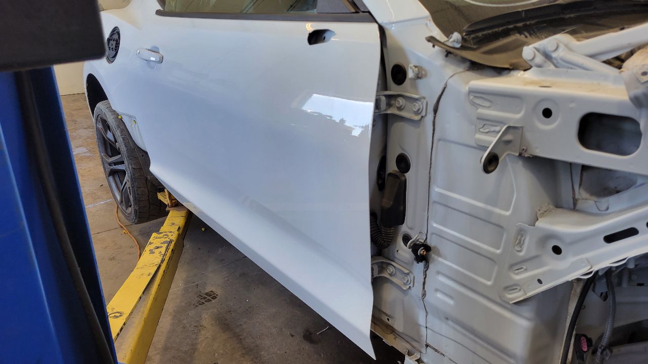 2019 CAMARO RH FRONT DOOR SUMMIT WHITE 000 GAZ 30642 - image 3