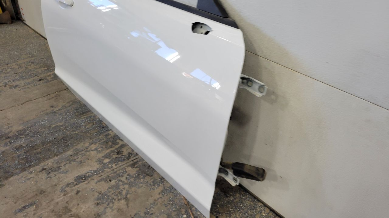 2019 CAMARO RH FRONT DOOR SUMMIT WHITE 000 GAZ 30642 - image 4