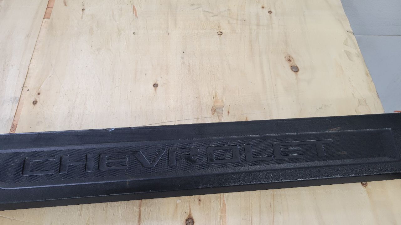 2019 SILVRDO15 LH DRIVER BED RAIL TRIM CHEVY 5'8" 30654 - image 5