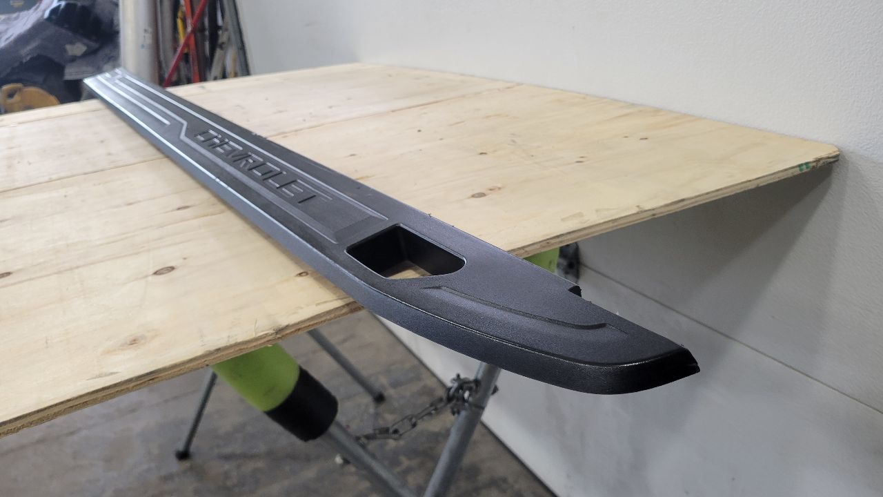 2019 SILVRDO15 LH DRIVER BED RAIL TRIM CHEVY 5'8" 30654 - image 7