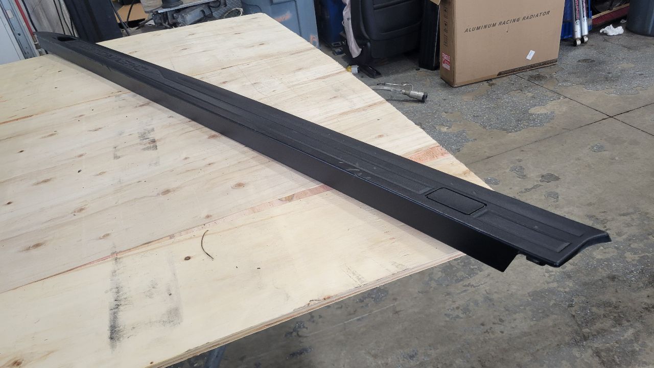 2019 SILVRDO15 LH DRIVER BED RAIL TRIM CHEVY 5'8" 30654 - image 12