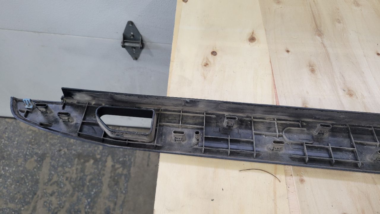 2019 SILVRDO15 LH DRIVER BED RAIL TRIM CHEVY 5'8" 30654 - image 14