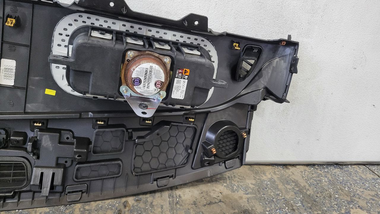 2019 CAMARO UPPER DASH PANEL W/HUD CUTOUT & BAG 30672 - image 13