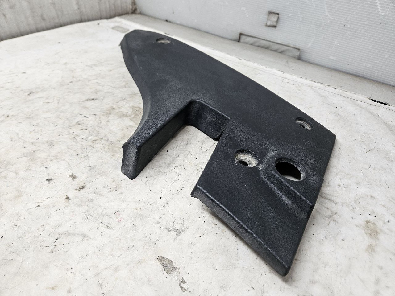 2019 CAMARO LH TAIL LAMP COVER FILLER PANEL 30718 - image 2