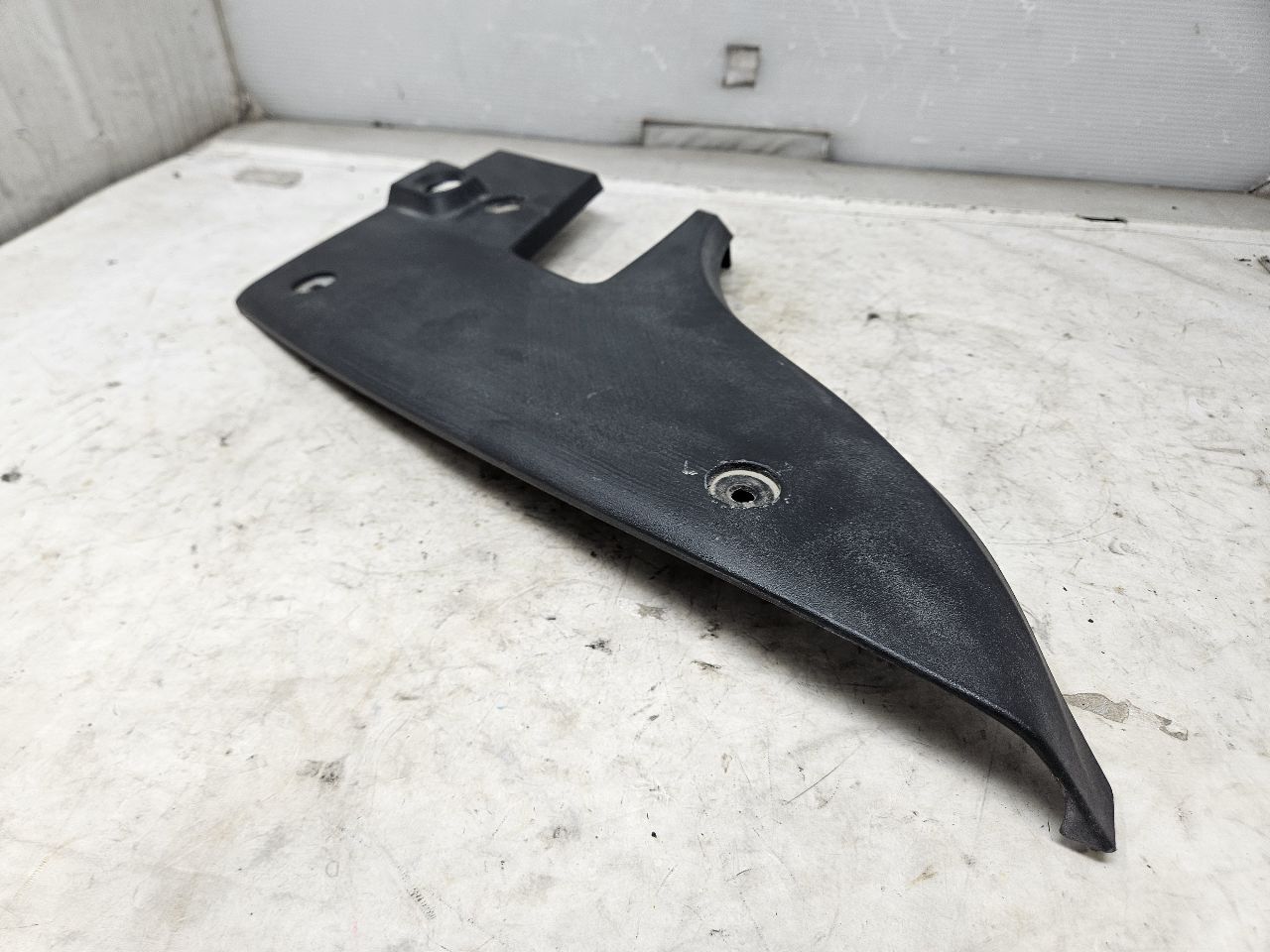 2019 CAMARO LH TAIL LAMP COVER FILLER PANEL 30718 - image 4