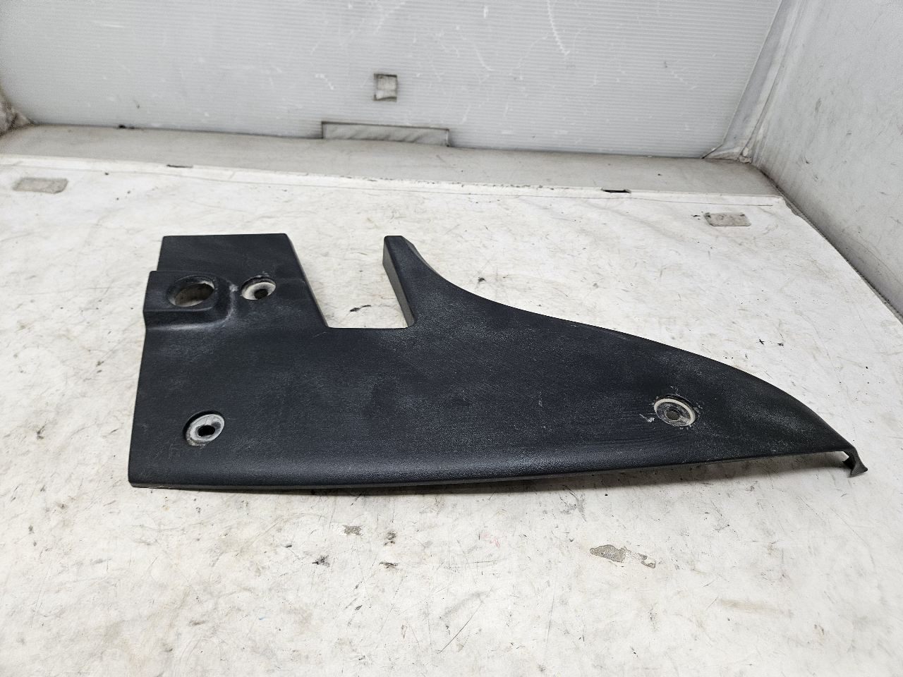 2019 CAMARO LH TAIL LAMP COVER FILLER PANEL 30718 - image 5