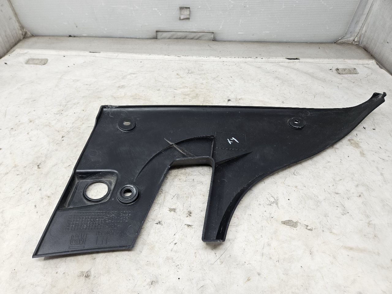 2019 CAMARO LH TAIL LAMP COVER FILLER PANEL 30718 - image 6