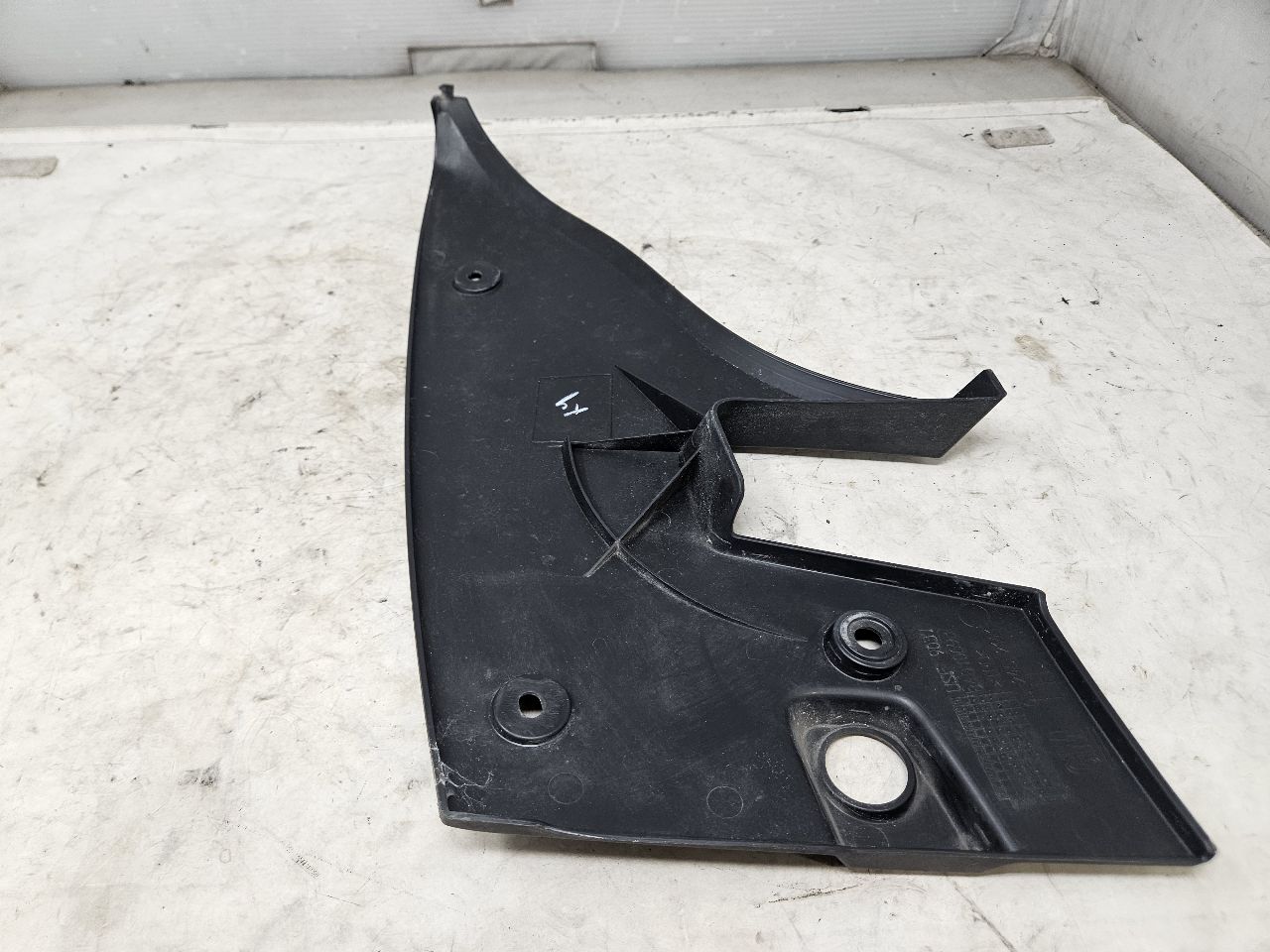 2019 CAMARO LH TAIL LAMP COVER FILLER PANEL 30718 - image 7