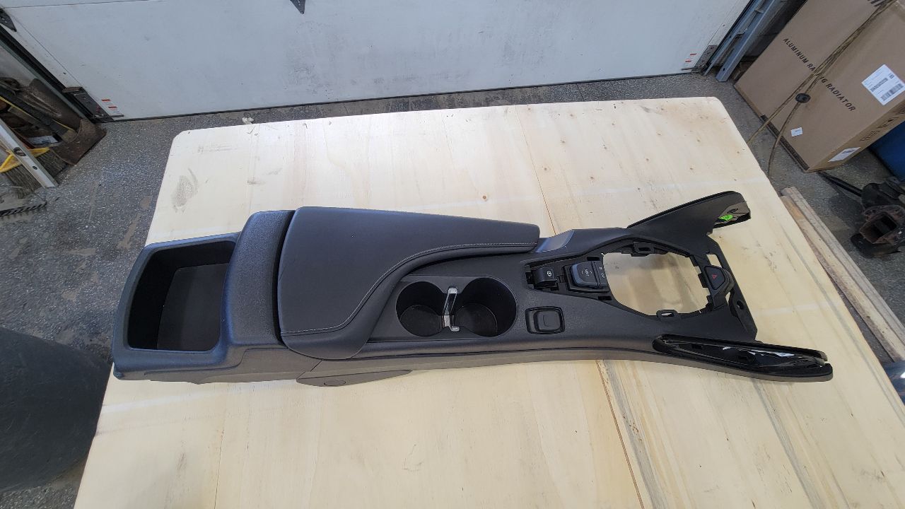 2019 CAMARO CENTER CONSOLE BLACK MANUAL TRANS 30726 - image 1