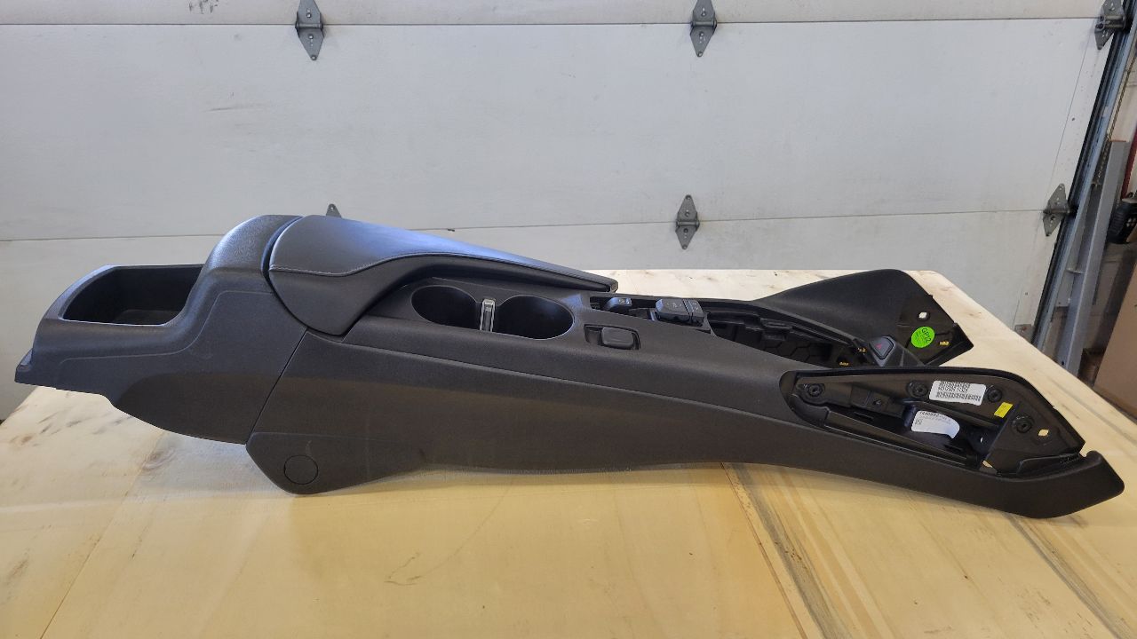 2019 CAMARO CENTER CONSOLE BLACK MANUAL TRANS 30726 - image 2