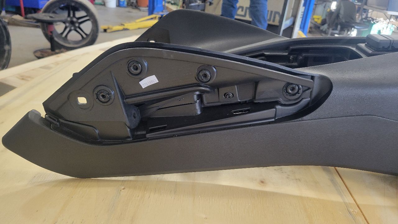 2019 CAMARO CENTER CONSOLE BLACK MANUAL TRANS 30726 - image 6