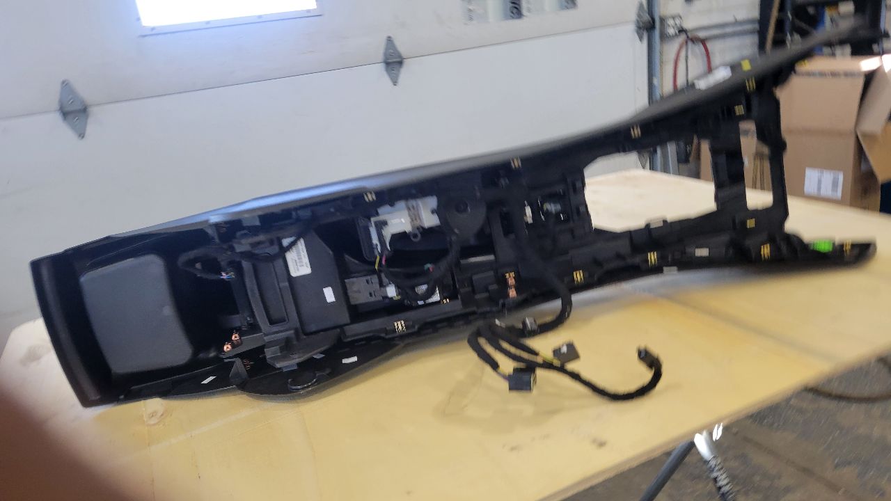 2019 CAMARO CENTER CONSOLE BLACK MANUAL TRANS 30726 - image 13