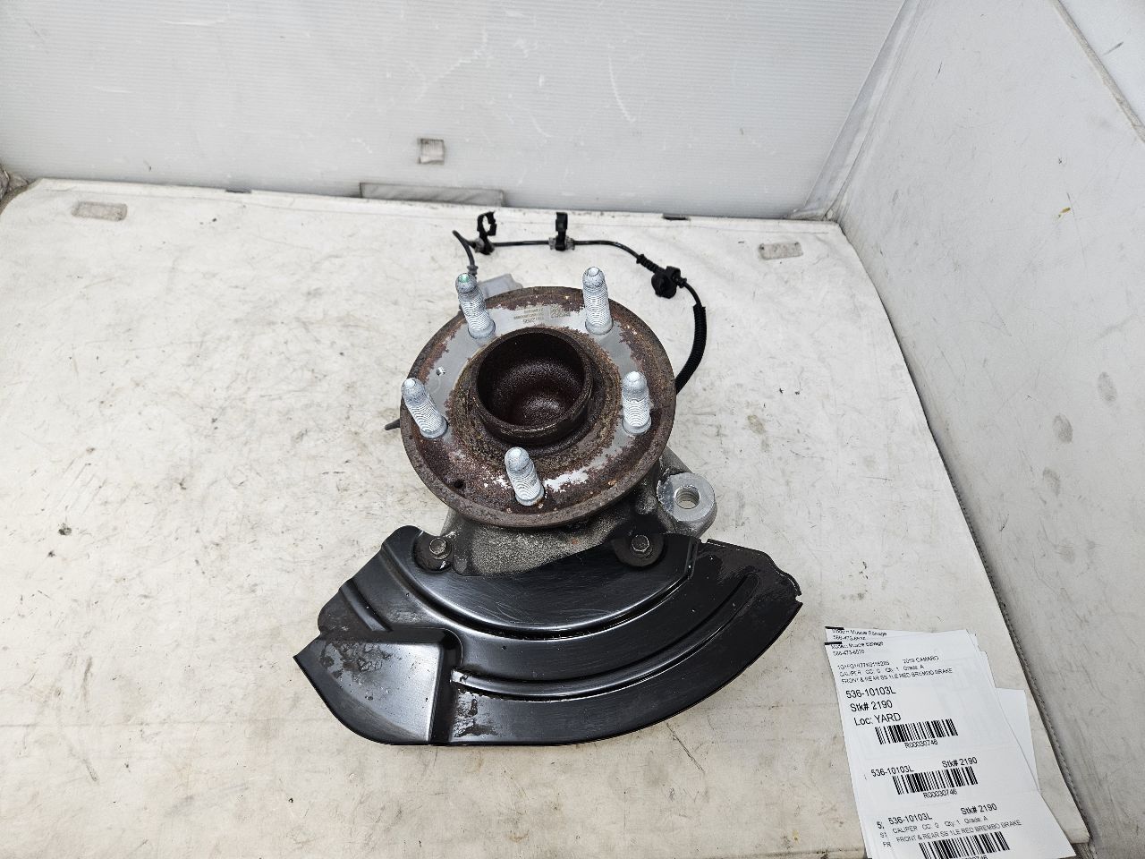 2019 CAMARO LH DRIVER FRONT SPINDLE W/HUB 28K 30745 - image 1