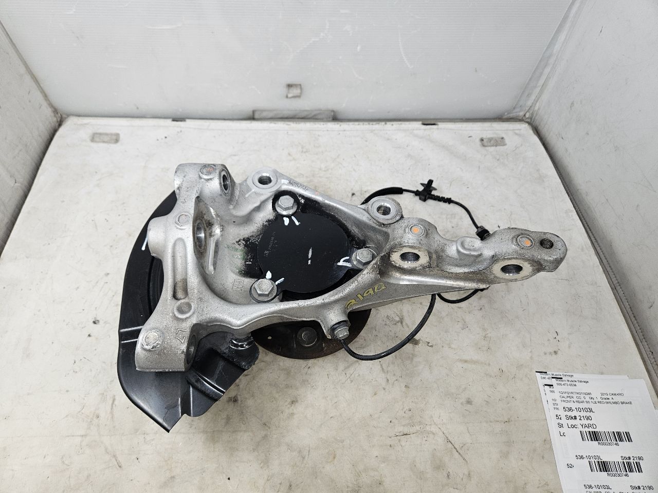 2019 CAMARO LH DRIVER FRONT SPINDLE W/HUB 28K 30745 - image 2