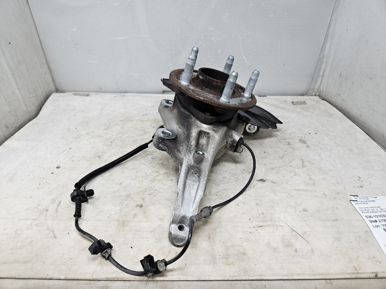 2019 CAMARO LH DRIVER FRONT SPINDLE W/HUB 28K 30745 - image 4