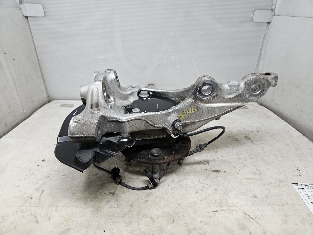 2019 CAMARO LH DRIVER FRONT SPINDLE W/HUB 28K 30745 - image 6
