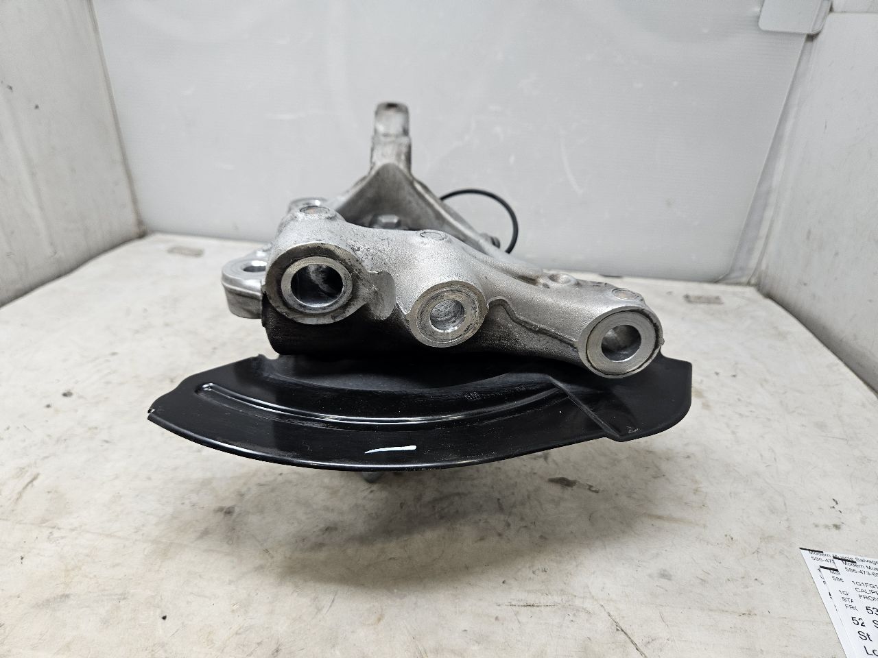 2019 CAMARO LH DRIVER FRONT SPINDLE W/HUB 28K 30745 - image 9