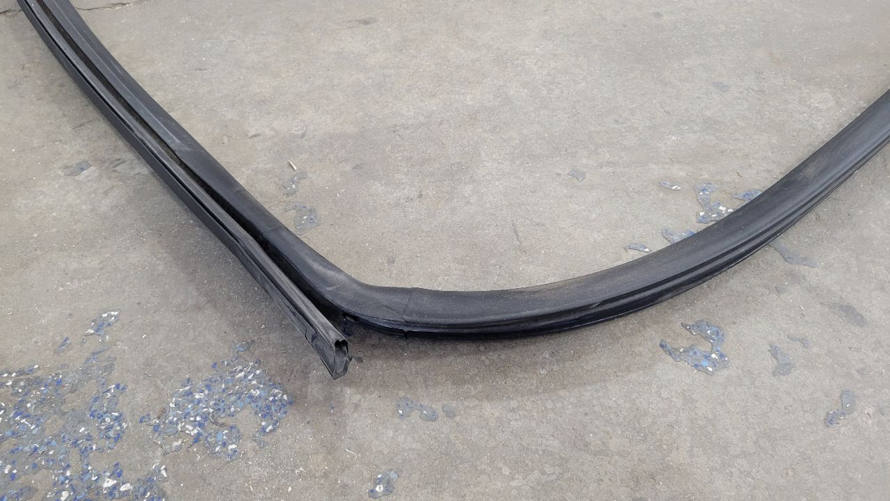 2019 CAMARO DRIVER LH DOOR WEATHERSTRIPPING 30755 - image 8