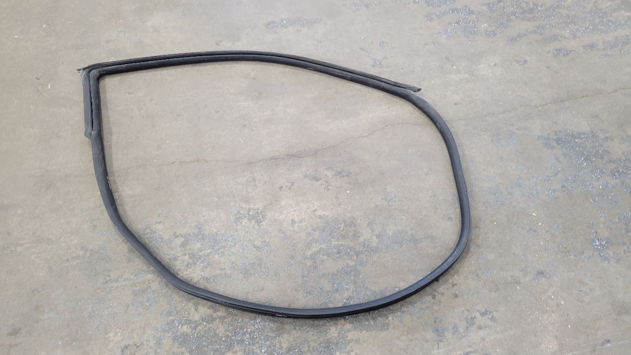 2019 CAMARO OEM RIGHT RH DOOR WEATHERSTRIPPING 30756 - image 1