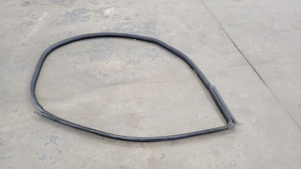 2019 CAMARO OEM RIGHT RH DOOR WEATHERSTRIPPING 30756 - image 3