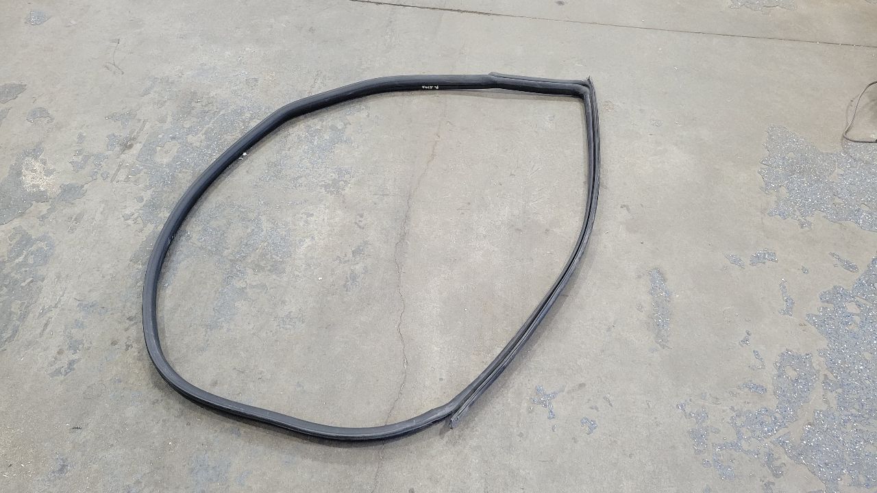 2019 CAMARO OEM RIGHT RH DOOR WEATHERSTRIPPING 30756 - image 4