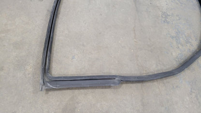 2019 CAMARO OEM RIGHT RH DOOR WEATHERSTRIPPING 30756 - image 5