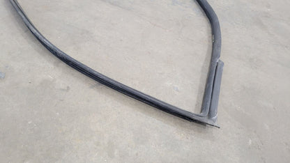 2019 CAMARO OEM RIGHT RH DOOR WEATHERSTRIPPING 30756 - image 6