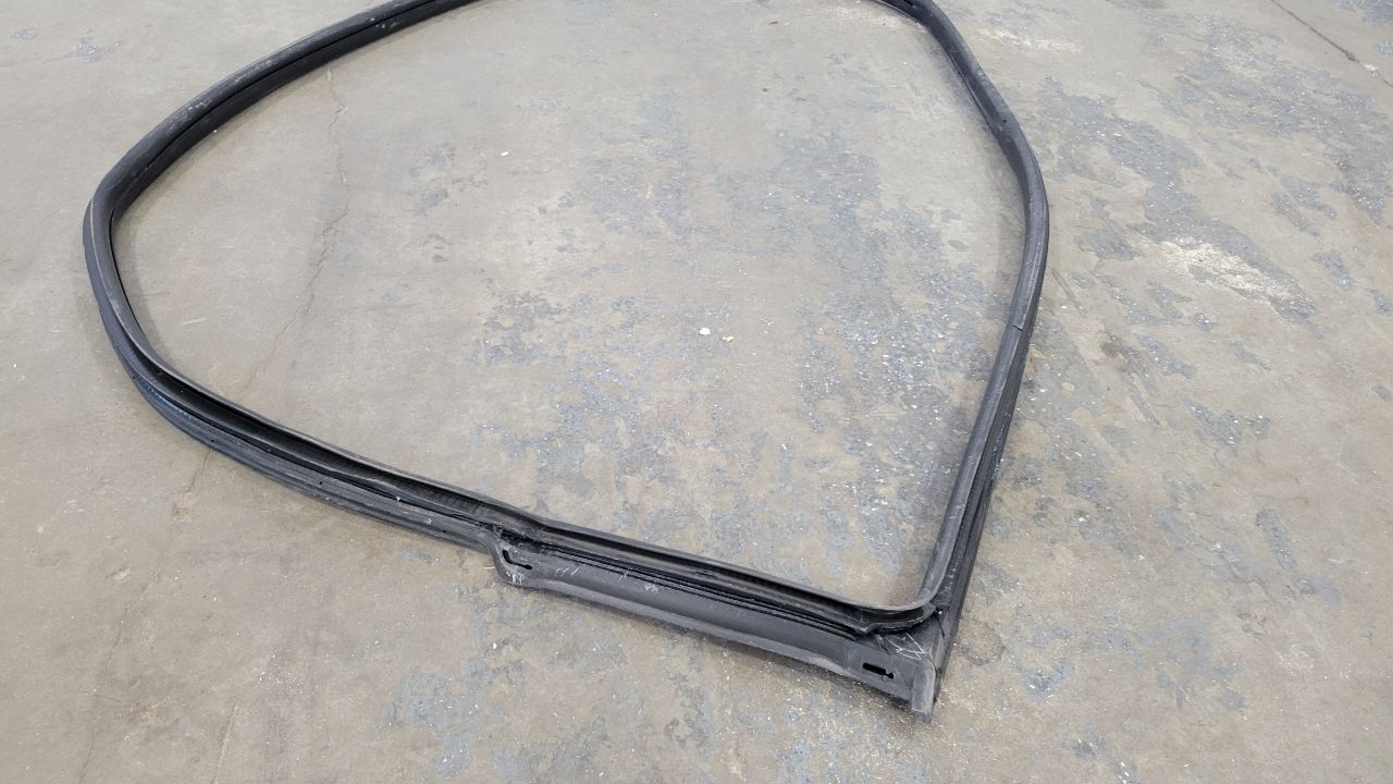 2019 CAMARO OEM RIGHT RH DOOR WEATHERSTRIPPING 30756 - image 11