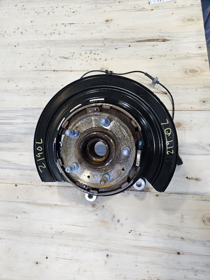 2019 CAMARO LH DRIVER REAR SPINDLE HUB SS 1LE 30790 - image 3