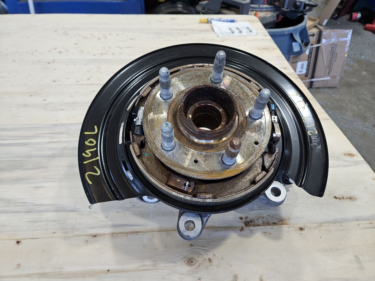 2019 CAMARO LH DRIVER REAR SPINDLE HUB SS 1LE 30790 - image 4