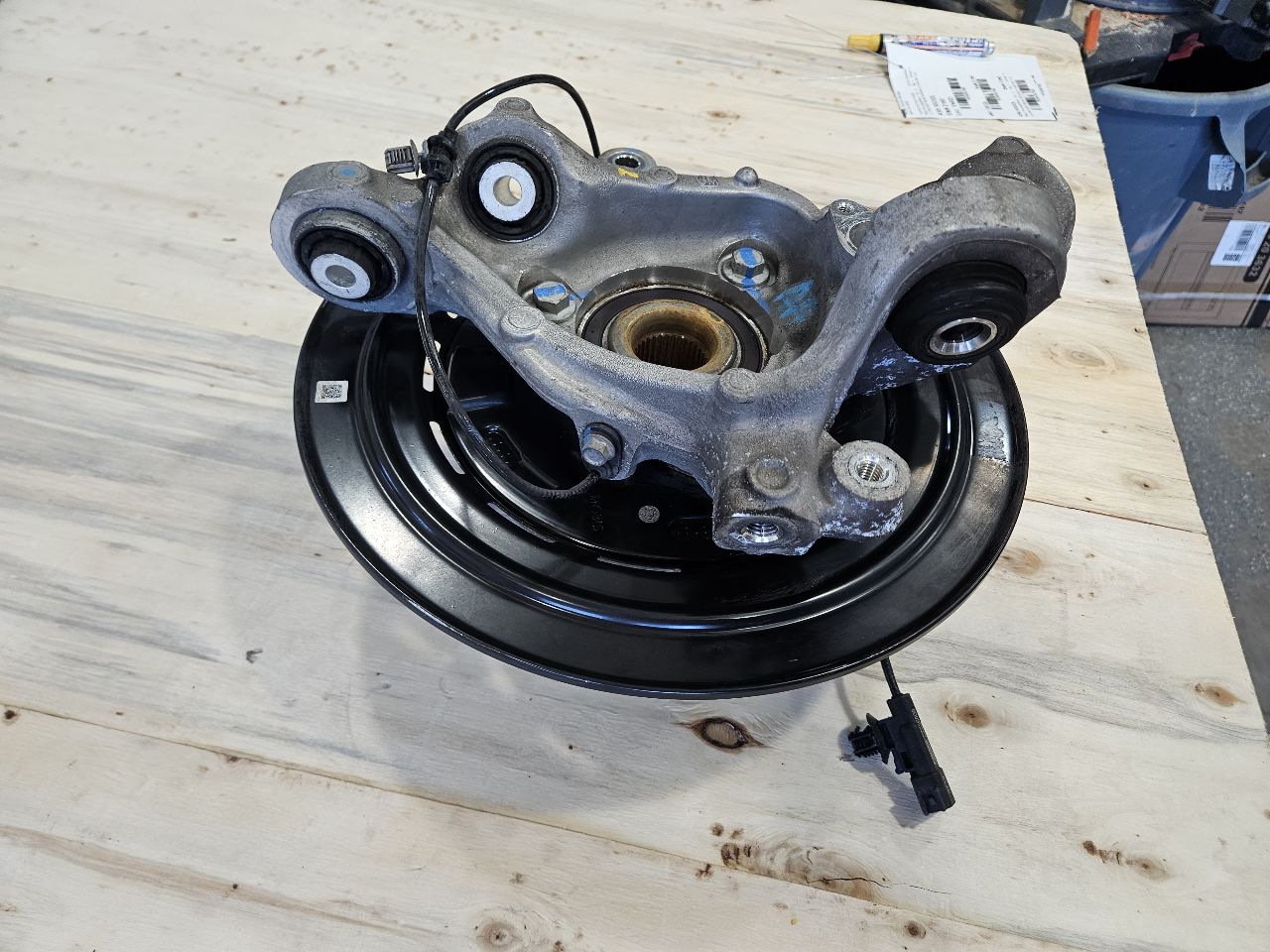 2019 CAMARO LH DRIVER REAR SPINDLE HUB SS 1LE 30790 - image 8