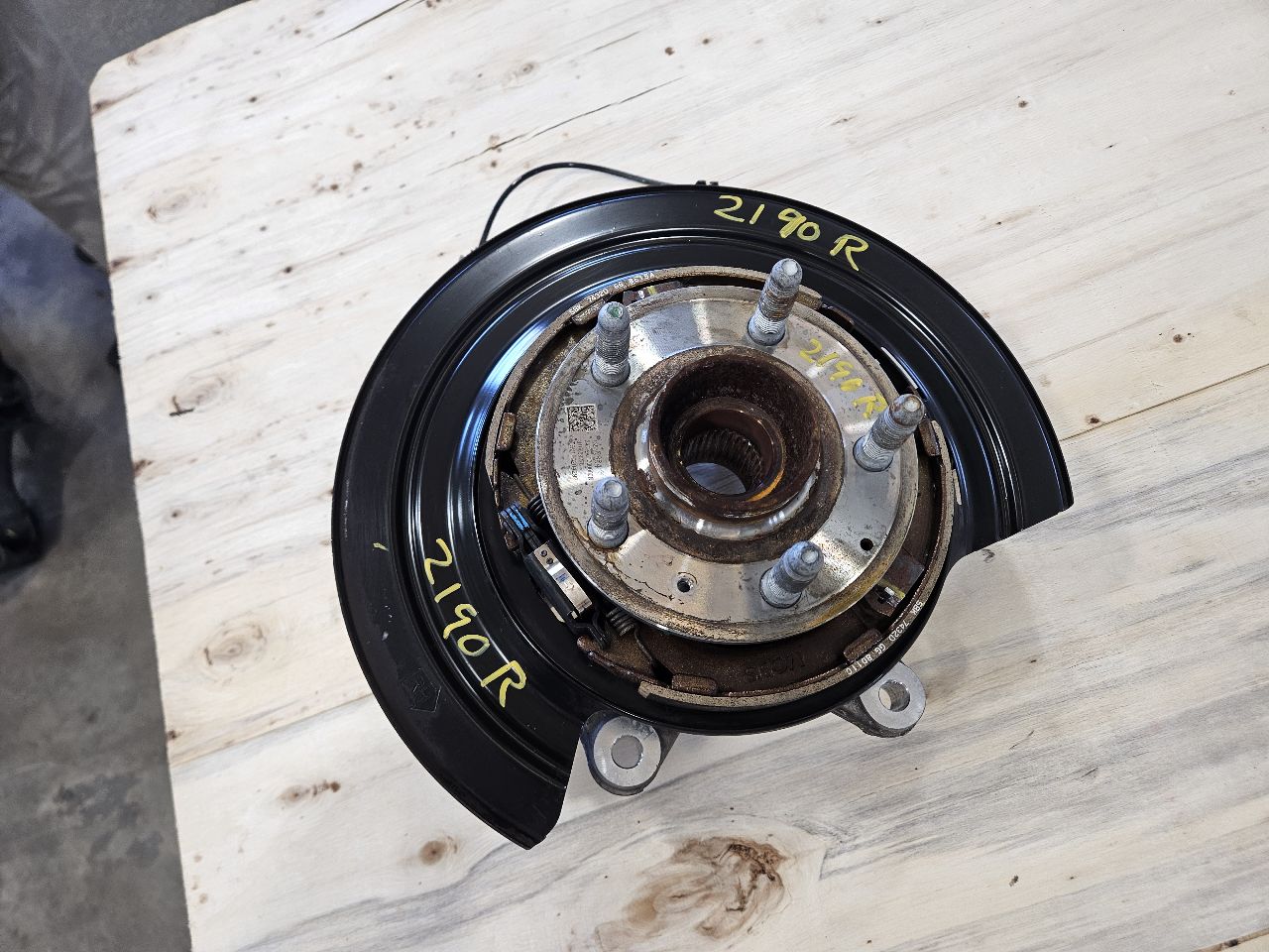 2019 CAMARO RH PASSENGER REAR SPINDLE W/HUB 28K 30791 - image 5