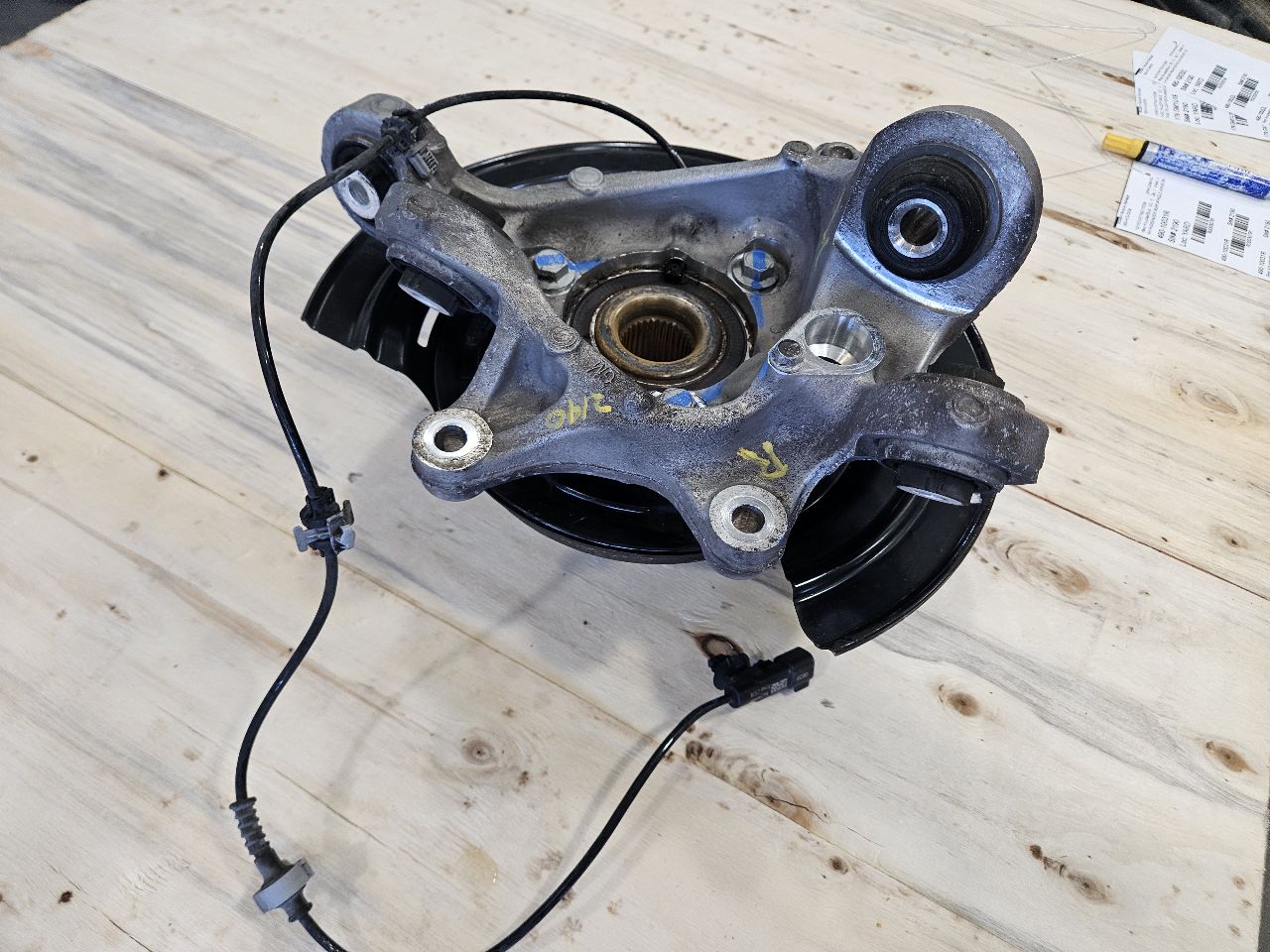 2019 CAMARO RH PASSENGER REAR SPINDLE W/HUB 28K 30791 - image 8