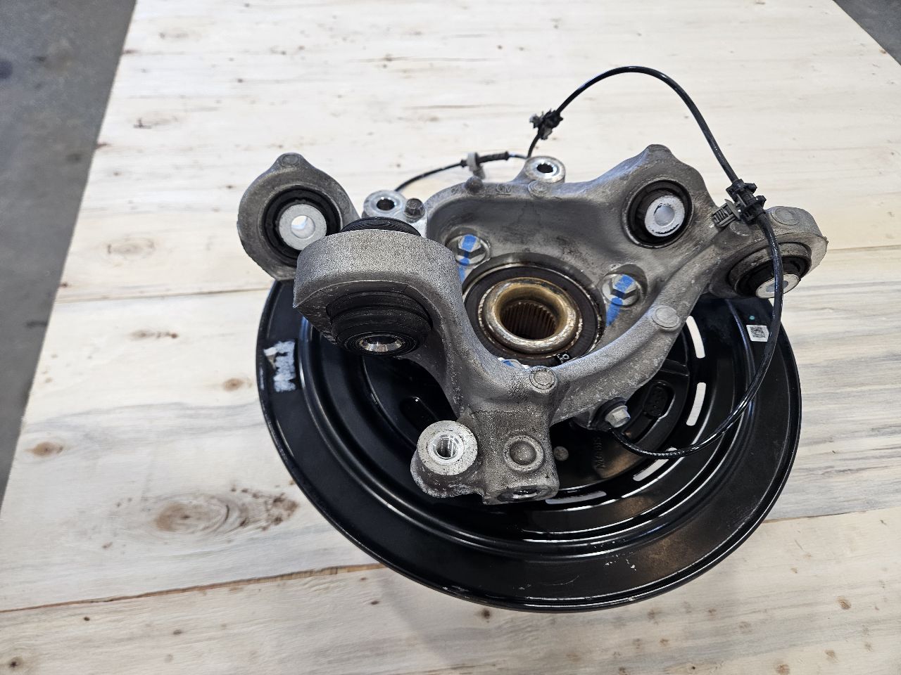2019 CAMARO RH PASSENGER REAR SPINDLE W/HUB 28K 30791 - image 9