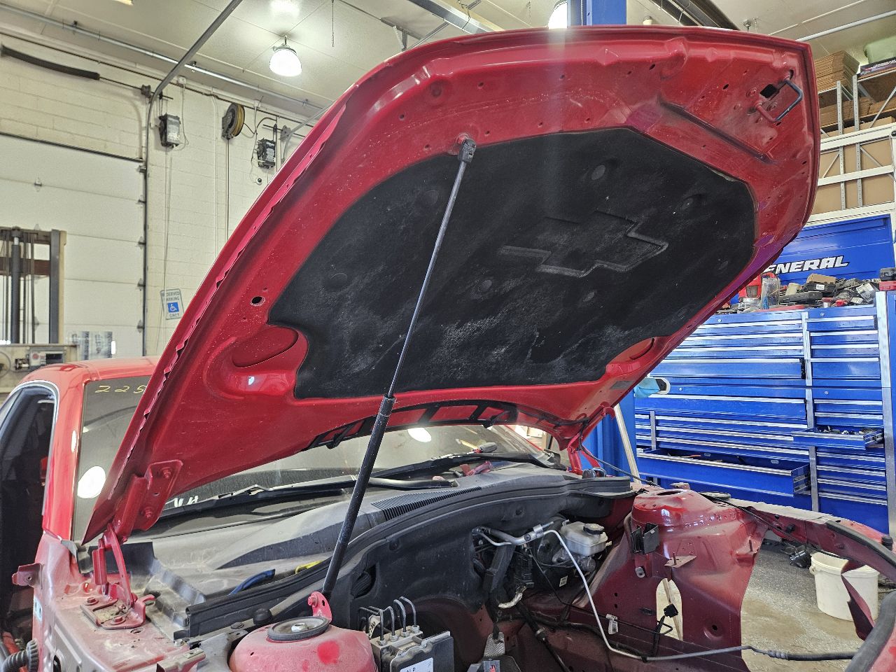 2013 CAMARO HOOD VICTORY RED GCN 1 TINY DING 2P0 30826 - image 1